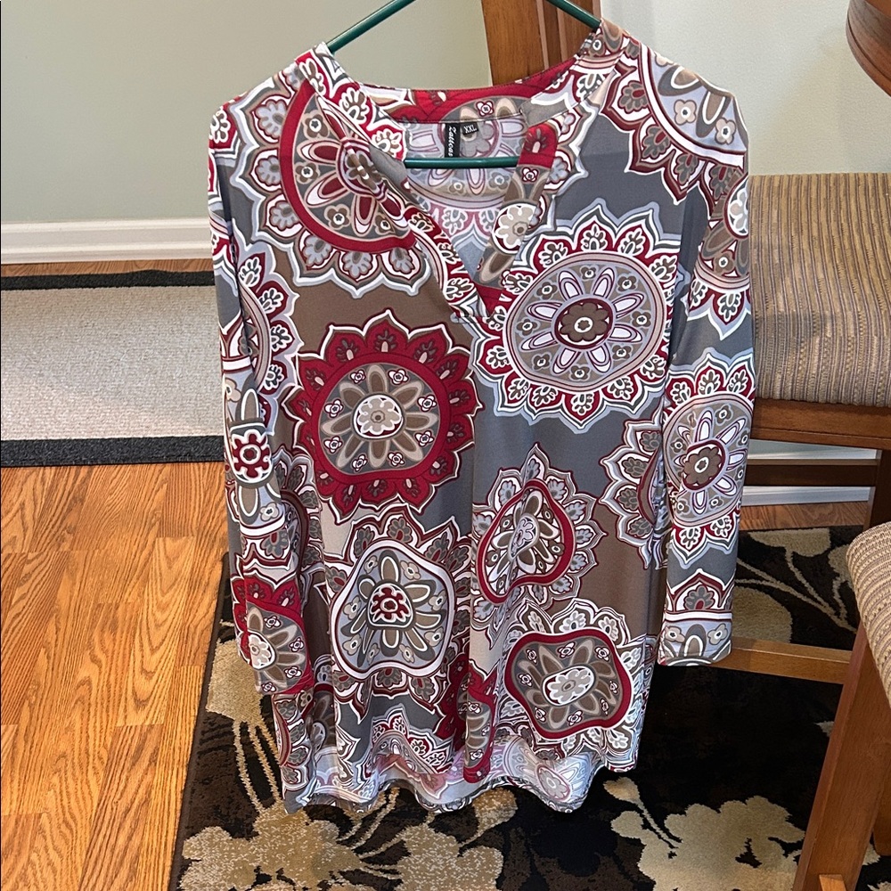 Floral Patterned Women's Top - Red and Gray